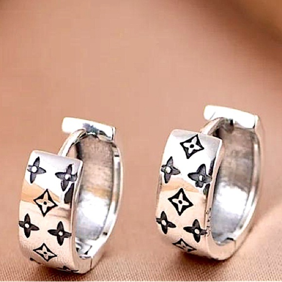 Silver Luxury Four Leaf Clover Earrings Hoop Huggie Minimalist - Picture 1 of 12